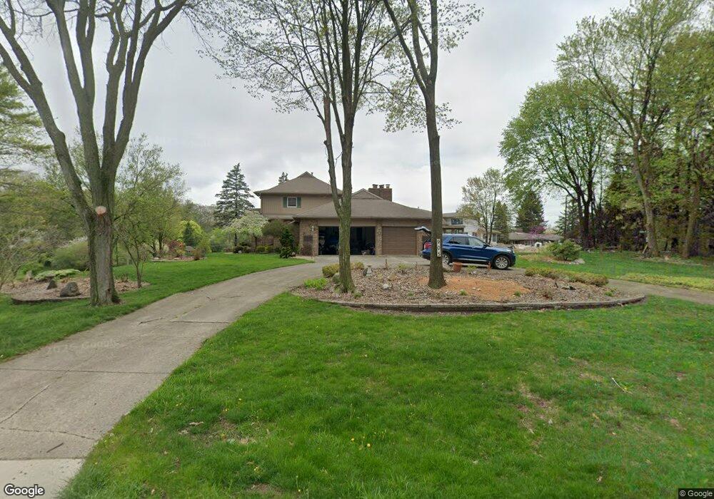 905 Dowling Rd, Bloomfield Hills, MI 48304 - photo 1