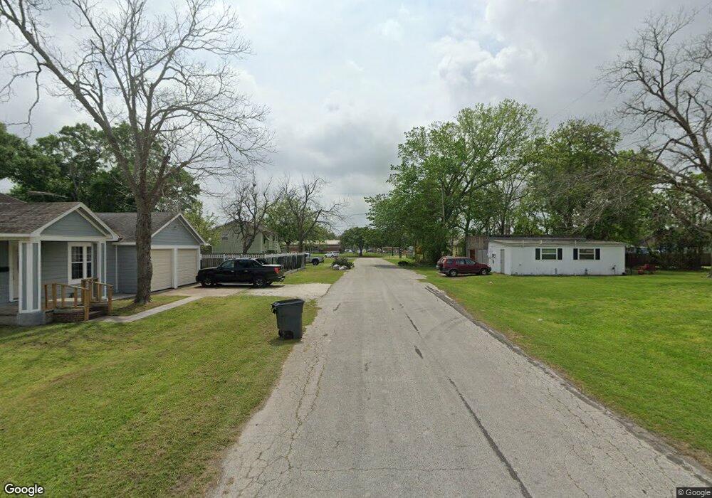 150 Live Oak Ave, Bay City, TX 77414 - photo 1