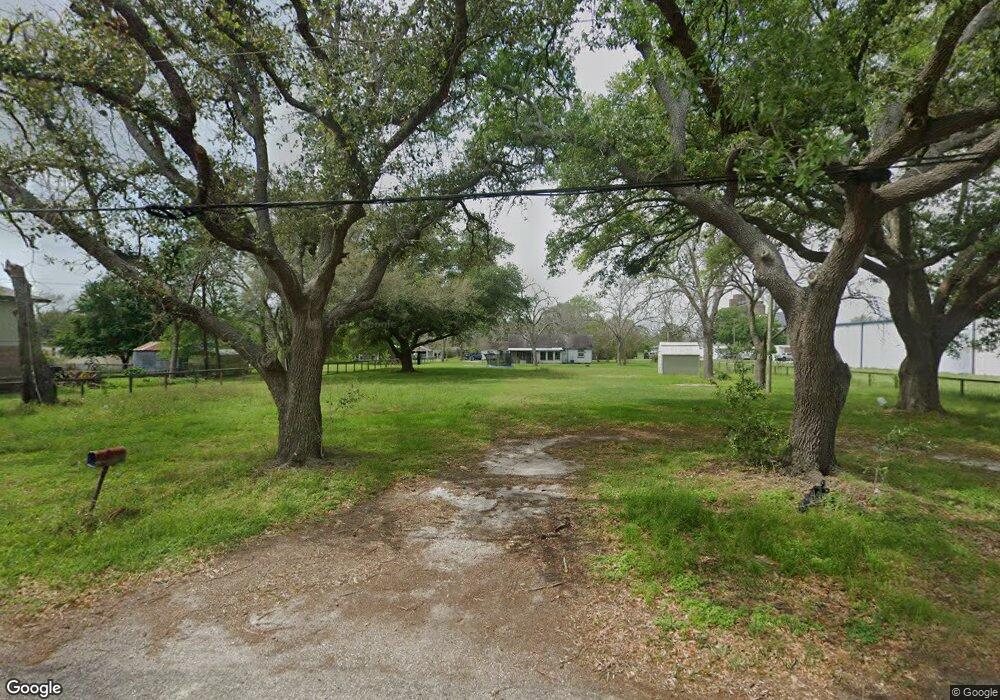 1704 Live Oak Ave, Bay City, TX 77414 - photo 1