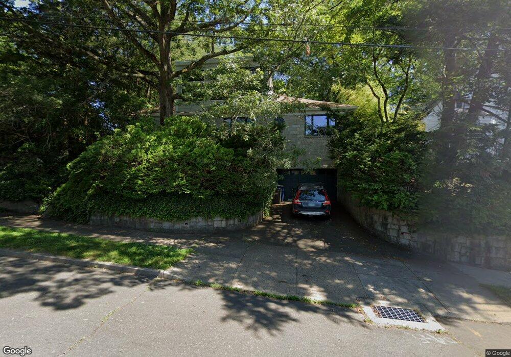 109 Hemlock Rd, New Haven, CT 06515 - photo 1