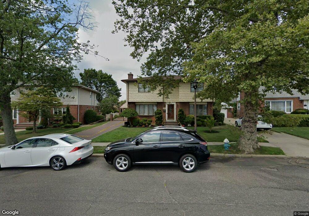 1126 Park Ln N, Franklin Square, NY 11010 - photo 1