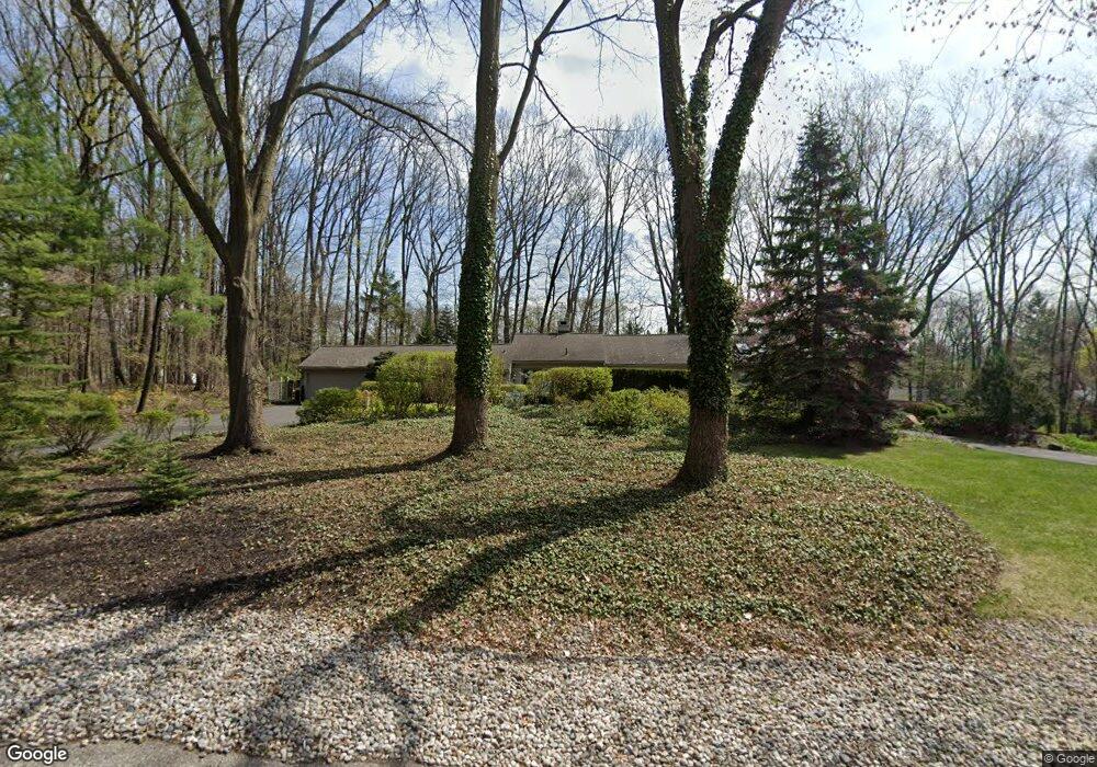 4083 Charing Cross Rd, Bloomfield Hills, MI 48304 - photo 1