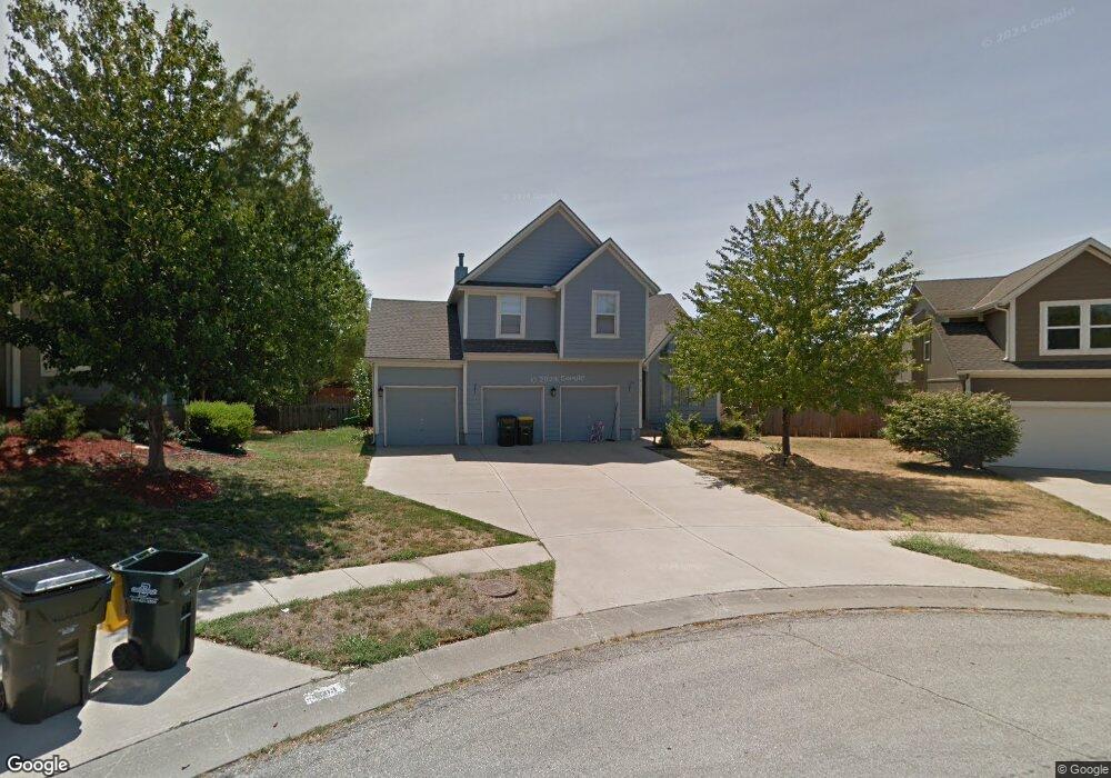 5709 Lakecrest Dr, Shawnee, KS 66218 - photo 1