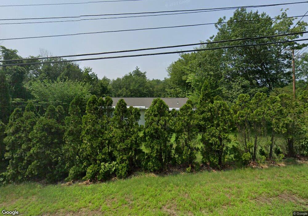 22 Mammoth Rd unit Sunny Home for Rent, Hooksett, NH 03106 - photo 1