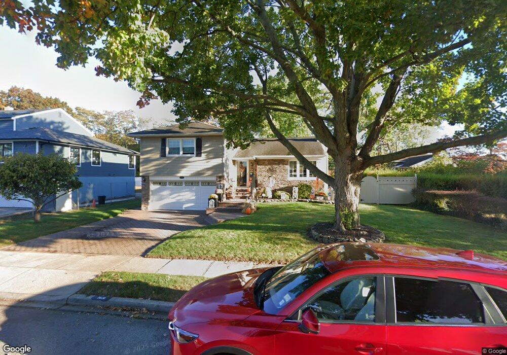 3631 Lynn Ln, Wantagh, NY 11793 - photo 1