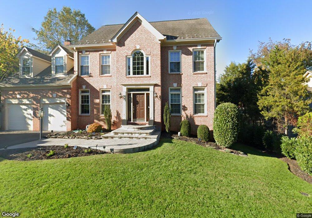 20559 Shadow Woods Ct, Sterling, VA 20165 - photo 1