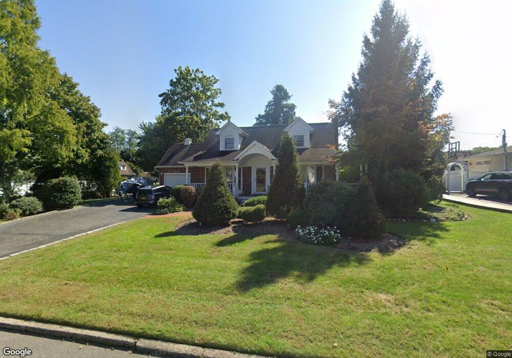 18 Tyram Ln, ComMacK, NY 11725 - photo 1