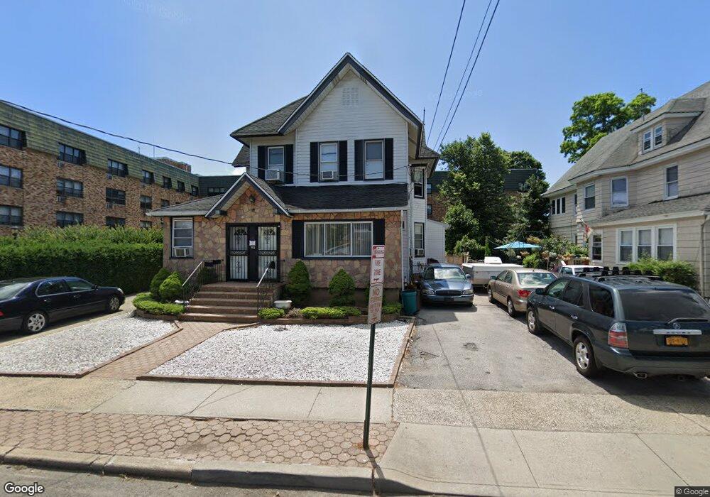 28 Doxsey Place, Lynbrook, NY 11563 - photo 1