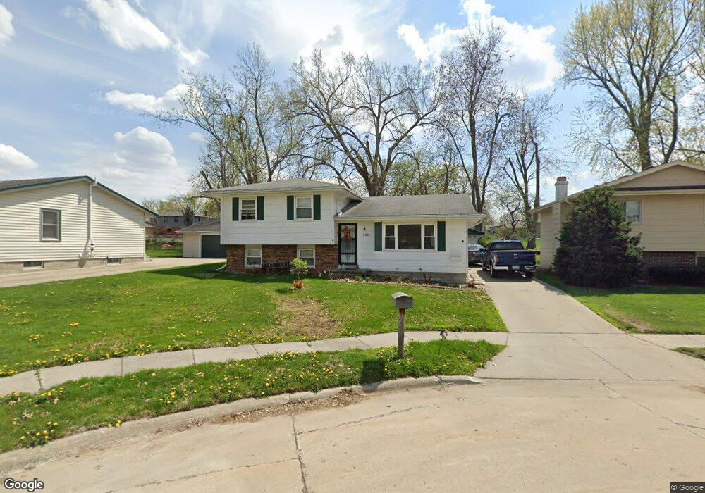 1229 S 9th Ave E, Newton, IA 50208 - photo 1