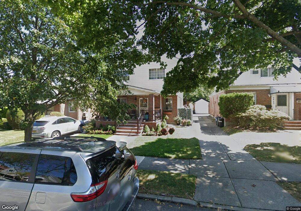 7649 172nd St, Fresh Meadows, NY 11366 - photo 1