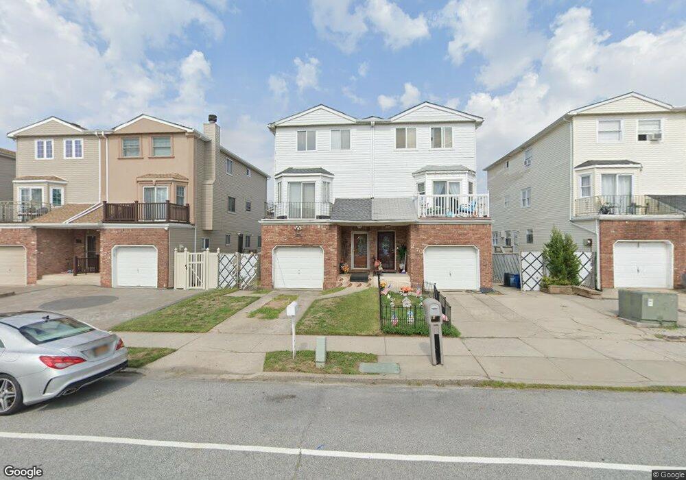 272 Merrymount St, Staten Island, NY 10314 - photo 1