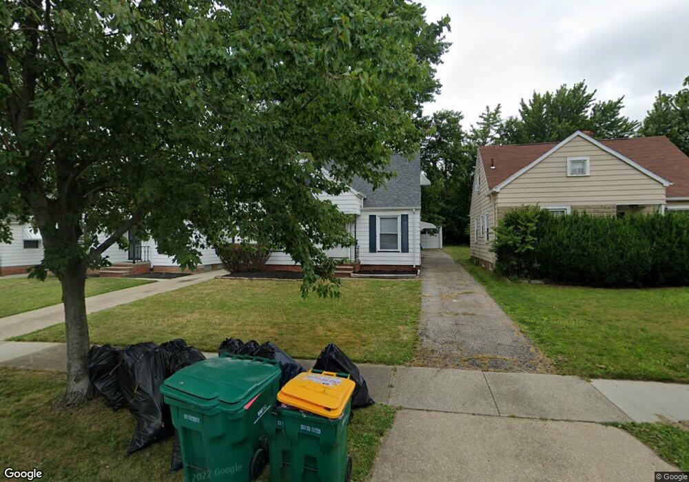 21401 Gardenview Dr, Maple Heights, OH 44137 - photo 1