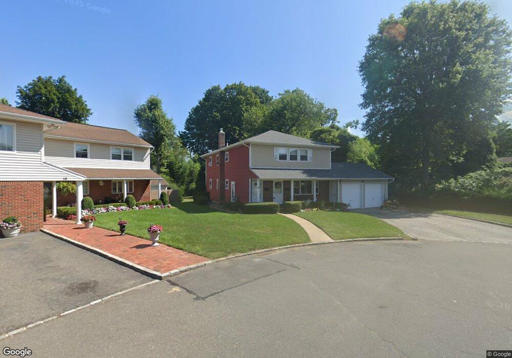 18 Conway Ct, Glen Cove, NY 11542 - photo 1