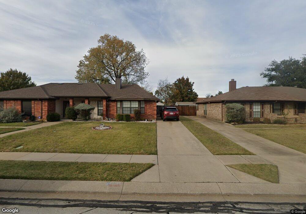 2429 Aquaduct Dr, Bedford, TX 76022 - photo 1