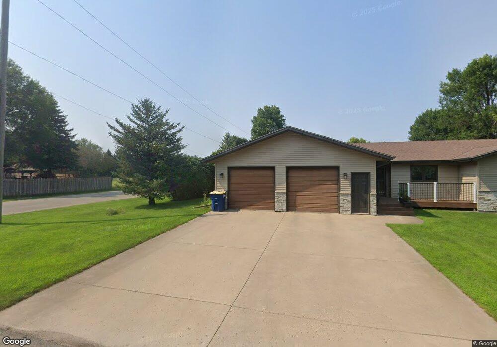 913 18th St SE, Jamestown, ND 58401 - photo 1