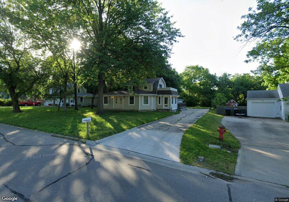 3937 SW Garden Ln, Topeka, KS 66614 - photo 1