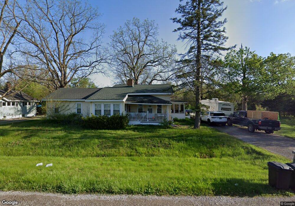 2212 W Maple Ave, Flint, MI 48507 - photo 1