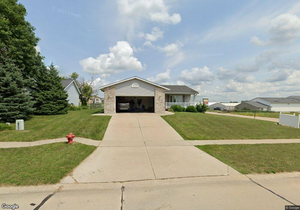 824 E Terrace Dr, Center Point, IA 52213 - photo 1