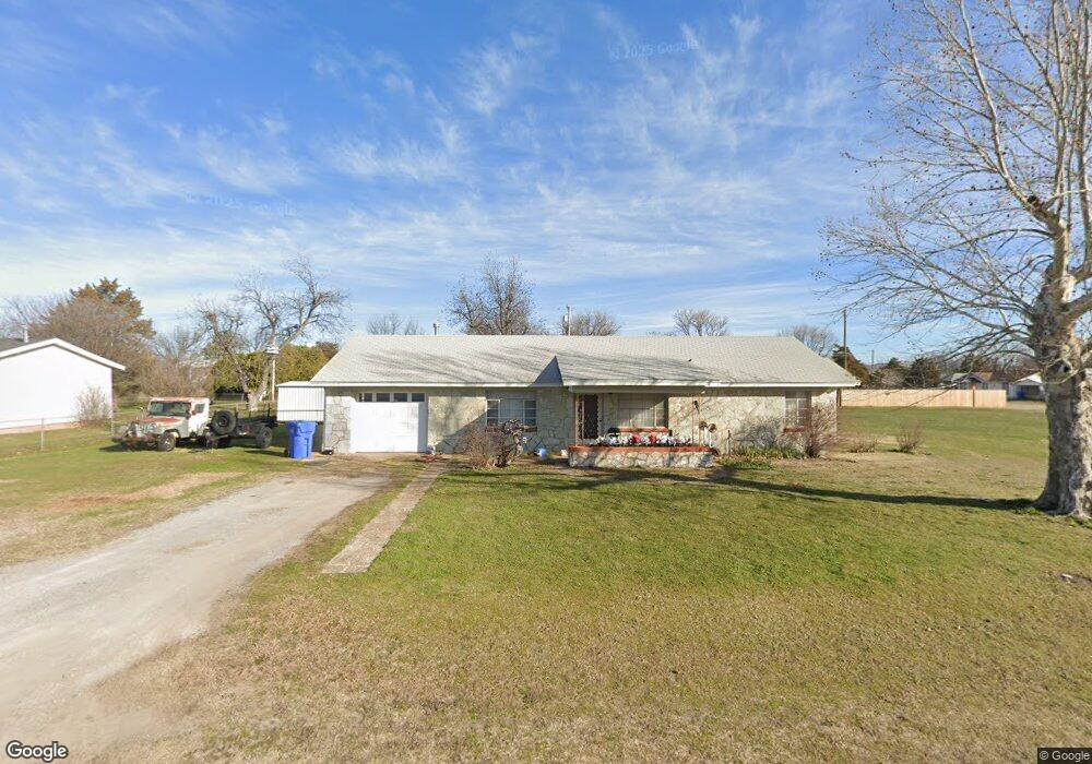 307 W G Ave, Cache, OK 73527 - photo 1