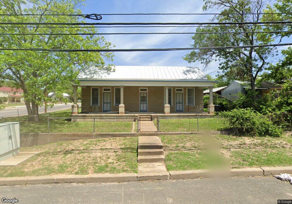 320 W Travis St, Fredericksburg, TX 78624 - photo 1