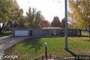 1922 2nd St, Hull, IA 51239