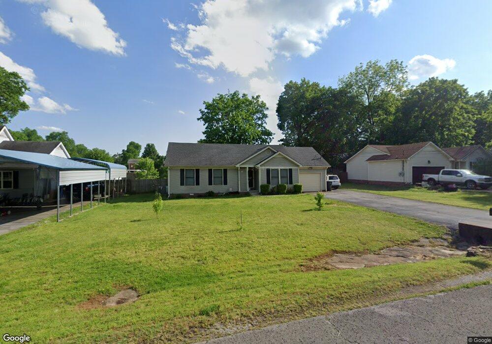 2005 Cobb Dr, Columbia, TN 38401 - photo 1