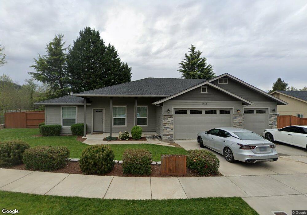 1050 SW Princeton Place, Grants Pass, OR 97527 - photo 1