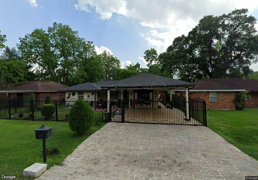 7634 Weyburn St, Houston, TX 77028 - photo 1