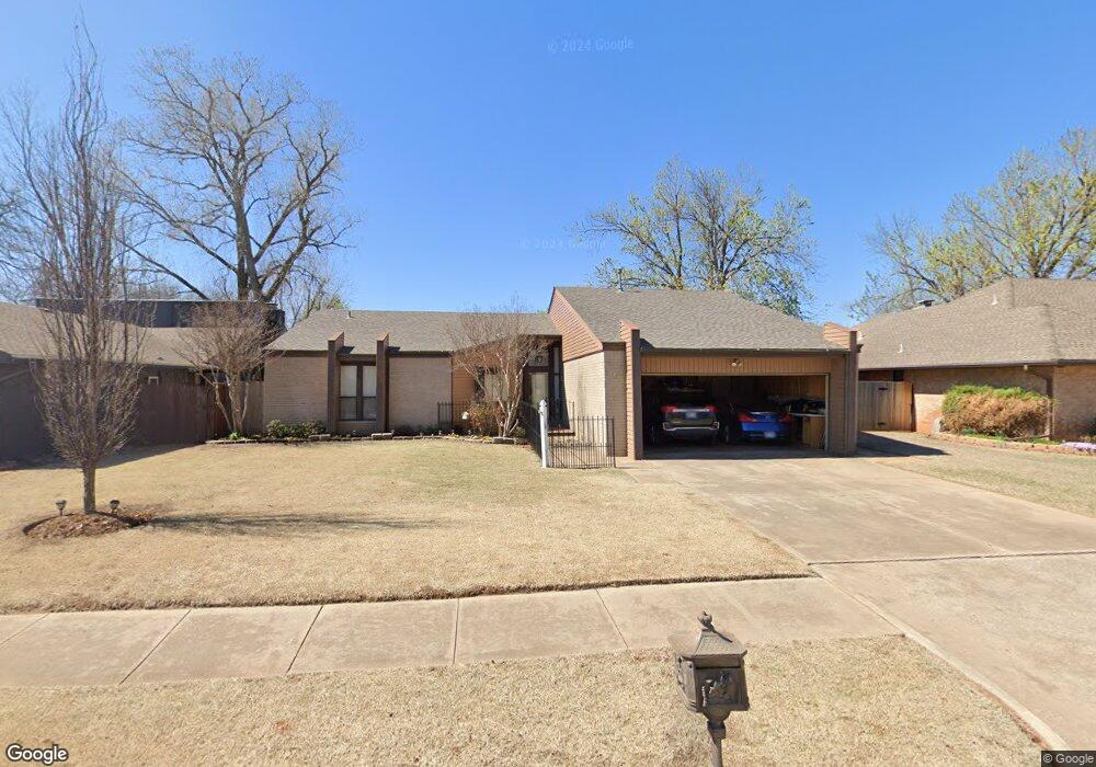 213 Wellington Ln, Moore, OK 73160 - photo 1