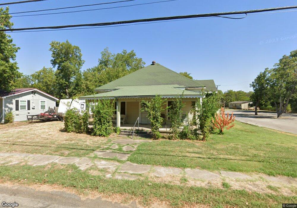 402 W 10th St, Bonham, TX 75418 - photo 1