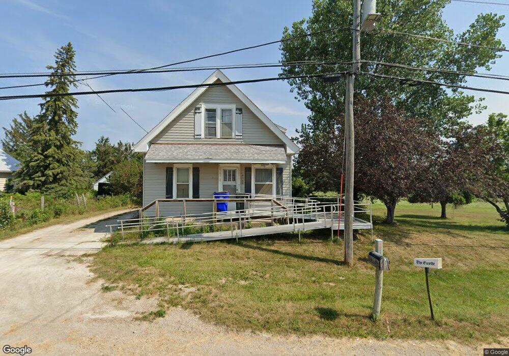 4044 F Ave NW, Cedar Rapids, IA 52405 - photo 1