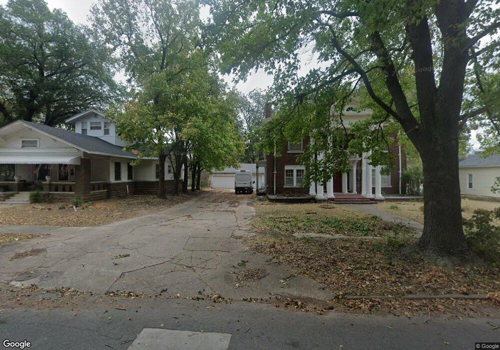 825 N Grand Ave, Okmulgee, OK 74447 - photo 1