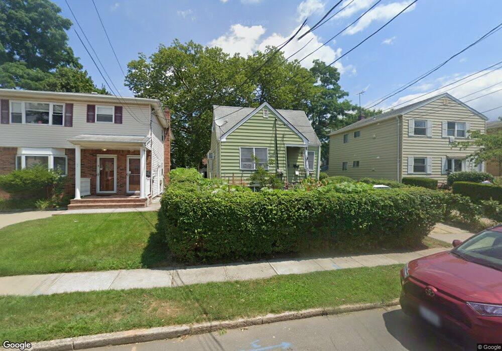 32 Dunwood Rd, Port Washington, NY 11050 - photo 1