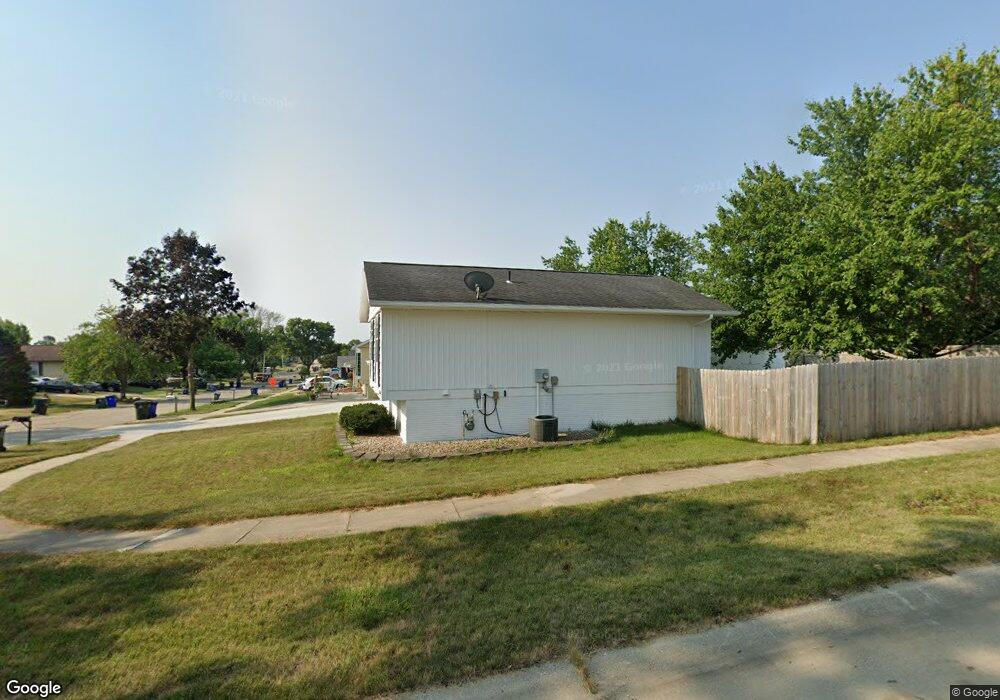 642 Concord Ln NW, Cedar Rapids, IA 52405 - photo 1