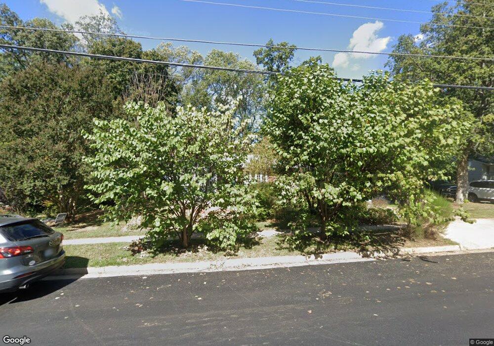 9218 Dellwood Dr, Vienna, VA 22180 - photo 1