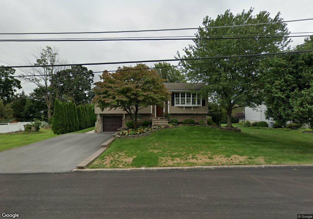 1110 Bayberry Rd, Pen Argyl, PA 18072 - photo 1