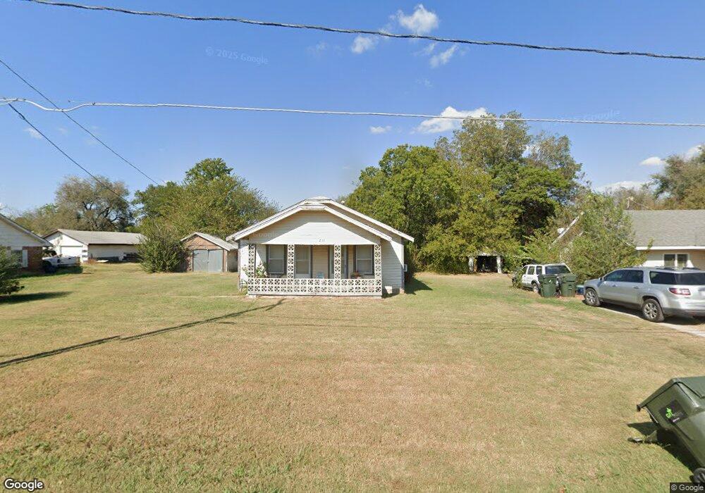 211 Phillips St, Tecumseh, OK 74873 - photo 1