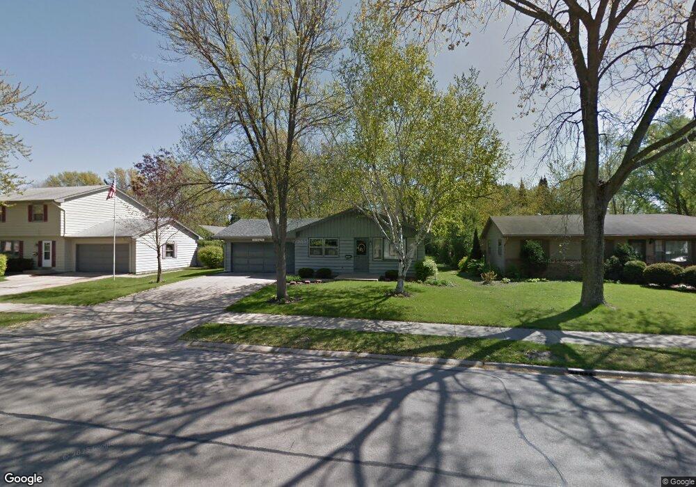 1021 N Elmwood Dr, Aurora, IL 60506 - photo 1