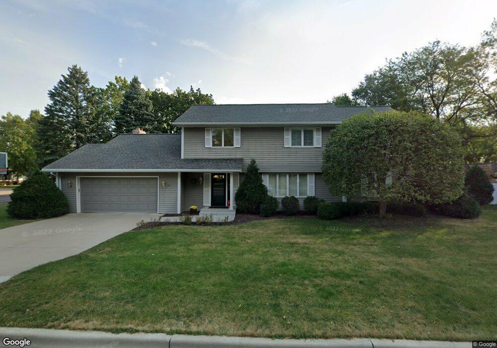 901 Summit Ave, New Ulm, MN 56073 - photo 1