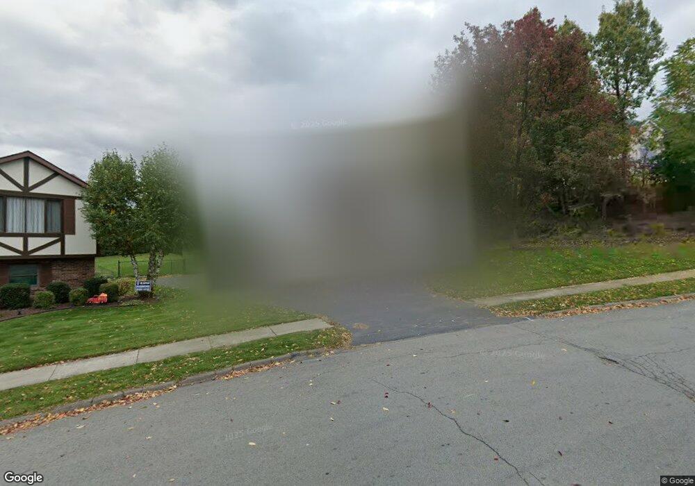 721 E Swinick Dr, Dunmore, PA 18512 - photo 1