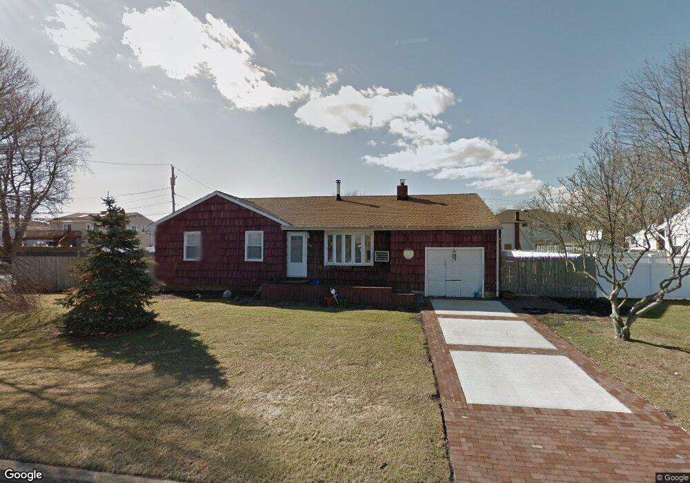 165 W Lake Dr, Lindenhurst, NY 11757 - photo 1