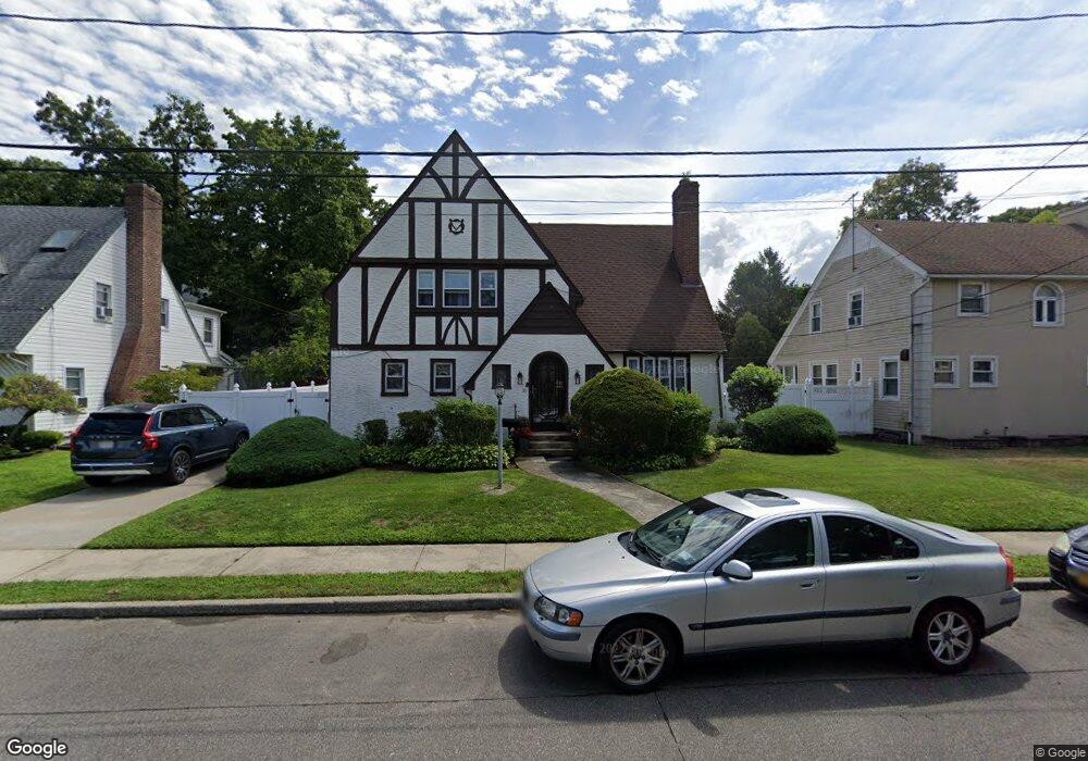 20 Lawrence Ave, Rockville Centre, NY 11570 - photo 1