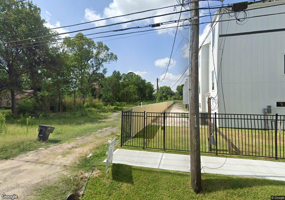 317 W Donovan St, Houston, TX 77091 - photo 1