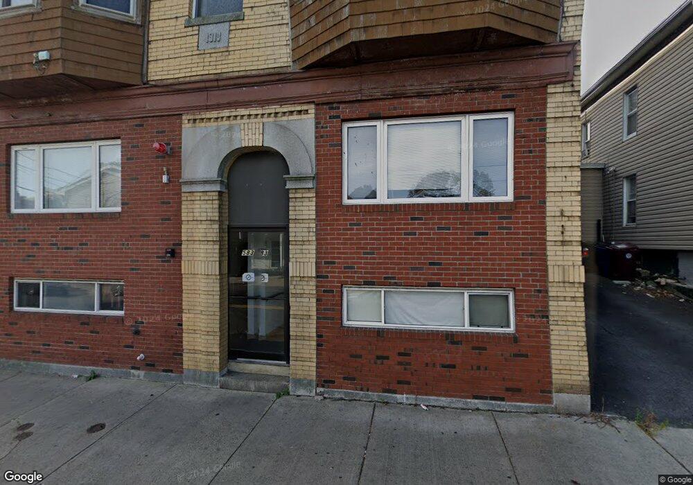 583 Beach St unit 302, Revere, MA 02151 - photo 1