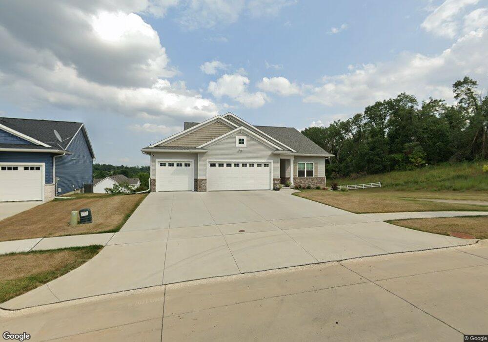 1628 38th St SE, Cedar Rapids, IA 52403 - photo 1