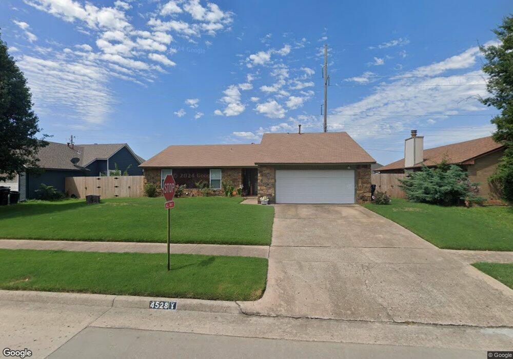 4528 S Maple Ave, Broken Arrow, OK 74011 - photo 1