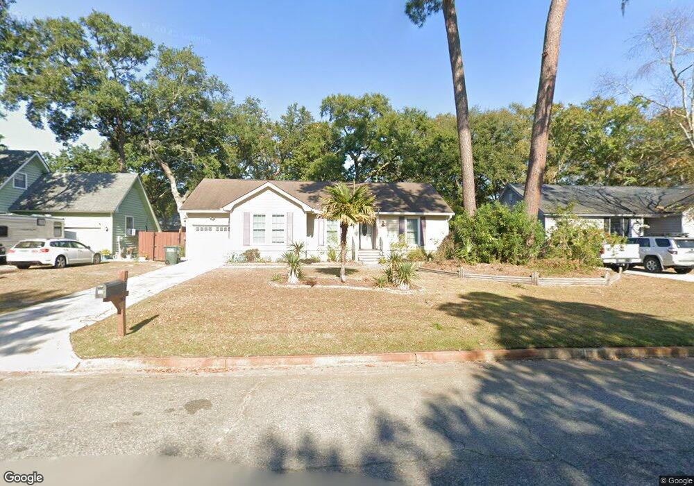 122 S Sheftall Cir, Savannah, GA 31410 - photo 1