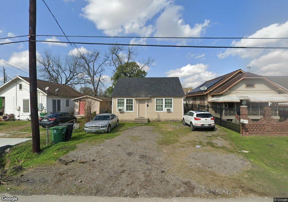 909 Lindale St, Houston, TX 77022 - photo 1