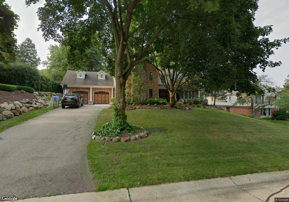 726 N Shady Hollow Cir, Bloomfield Hills, MI 48304 - photo 1