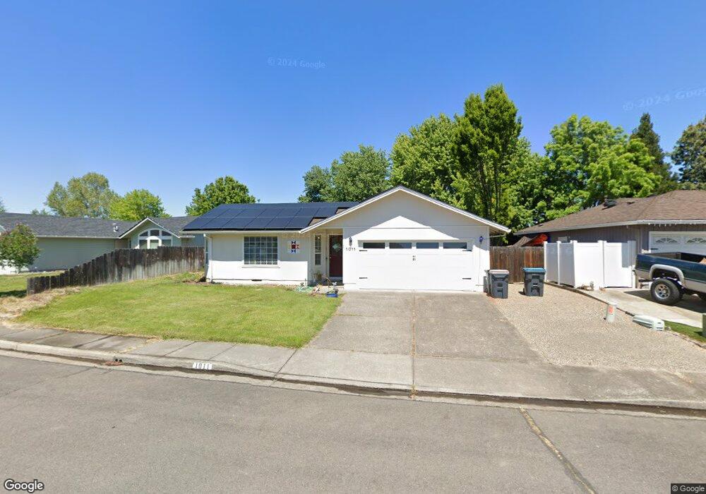 1011 Juanita Way, Central Point, OR 97502 - photo 1